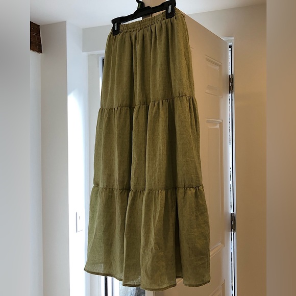 n|t Dresses & Skirts - n|t Large floor length flown skirt, light green